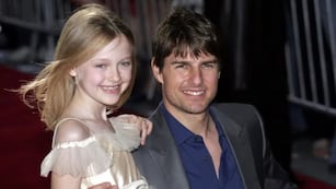 Tom Cruise y Dakota Fanning durante la premiación de "La Guerra de los Mundos".