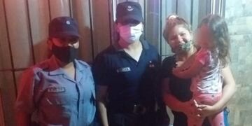 Policías le salvaron la vida a una niña que se atragantó con un caramelo en Posadas