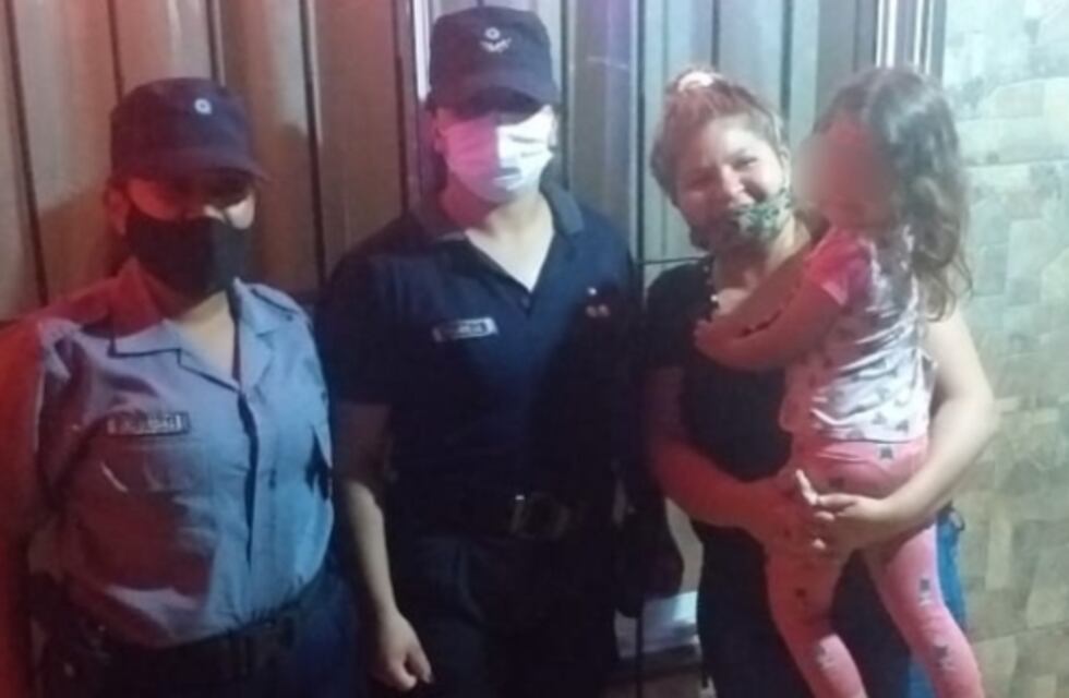 Policías le salvaron la vida a una niña que se atragantó con un caramelo en Posadas