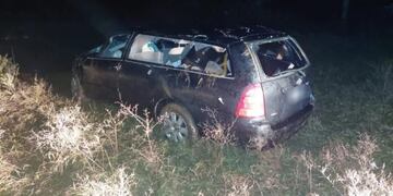 Accidente fatal en Apóstoles: coche fúnebre despistó y cayó al arroyo Chimiray.