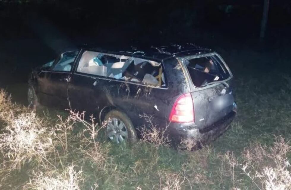 Accidente fatal en Apóstoles: coche fúnebre despistó y cayó al arroyo Chimiray
