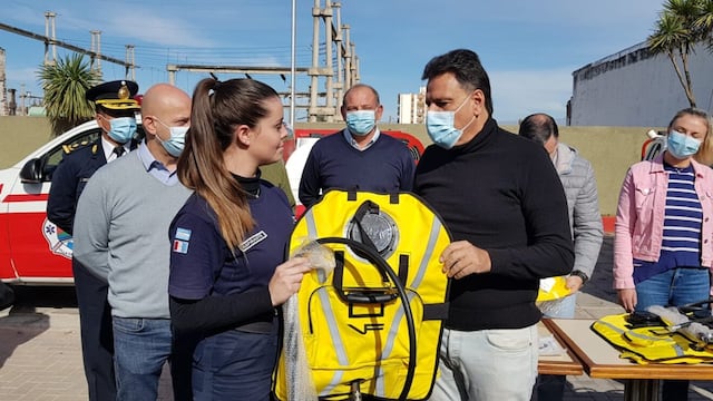 Bomberos de Carlos Paz. Entrega de equipamiento.