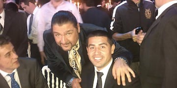 Fabio Cuggini junto a Juan Román Riquelme