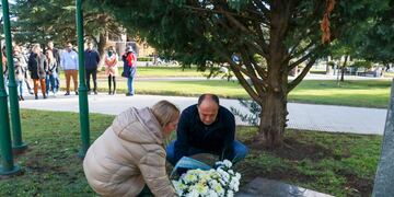 140º aniversario de Tres Arroyos: entrega floral al monumento de Dardo Rocha