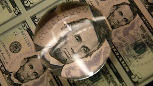 Cómo es la aplicación que detecta dólares falsos.