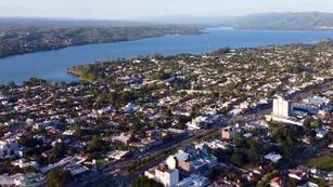 Carlos Paz paisaje soleado.