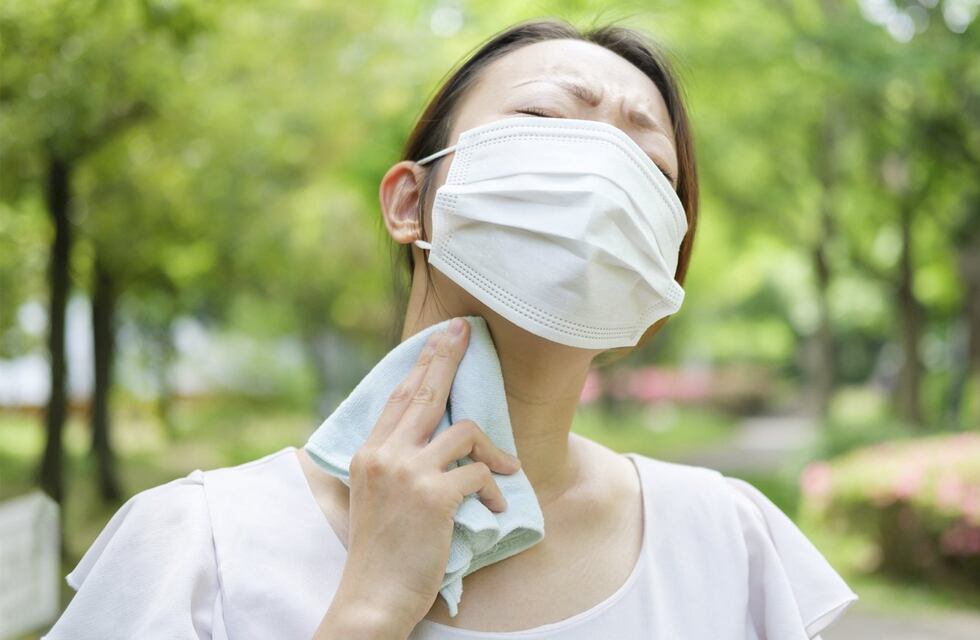 Barbijo en verano: cómo evitar un golpe de calor