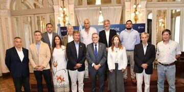 El gobernador recibió a directivos de la Sociedad Rural Argentina para abordar la situación del sector agropecuario