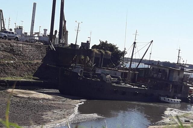 En la imagen un sector abandonado del puerto correntino sobre un extremo del Parque Mitre.