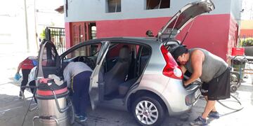 Lavaderos de autos se unieron por solidaridad