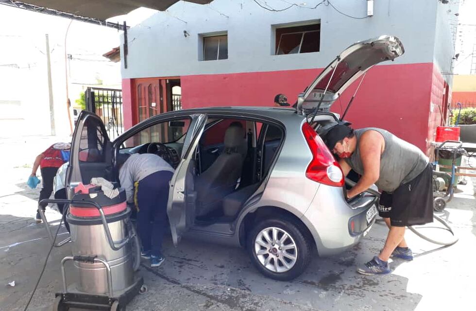 Lavaderos de Punta Alta limpiarán autos a cambio de juguetes para donarlos