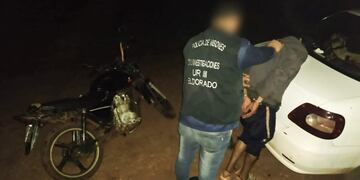 Joven detenido en Eldorado acusado de robar y vender una motocicleta.