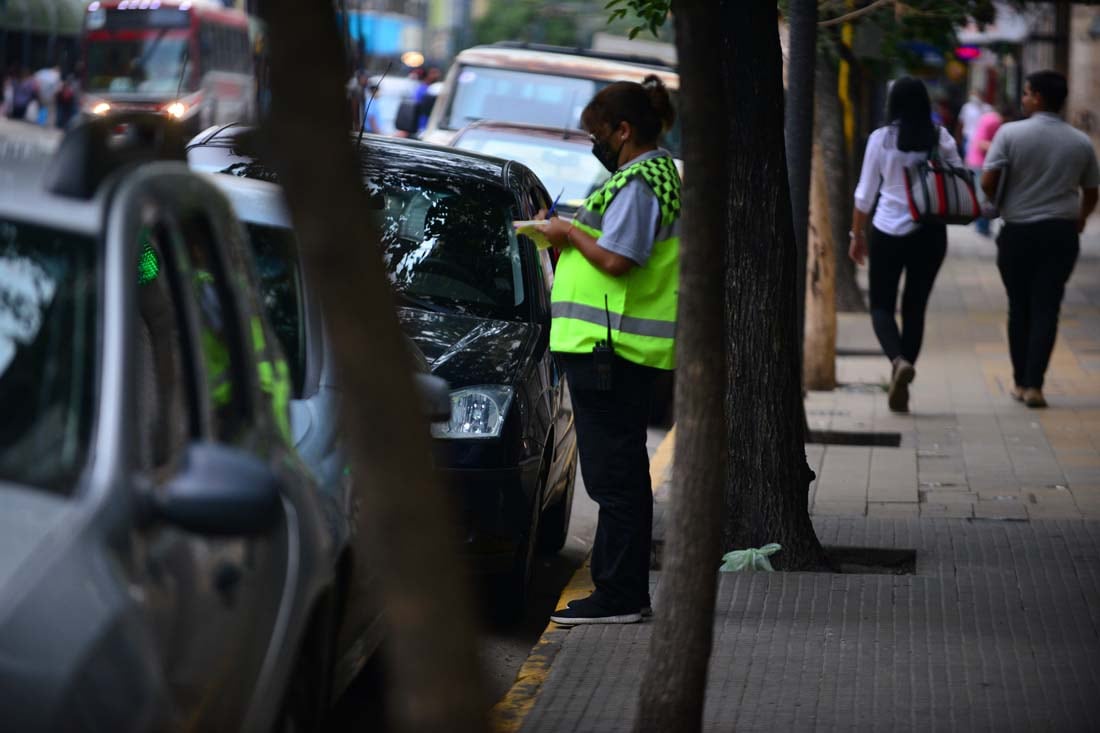 inspectora de transito (Jose Gabriel Hernandez)
