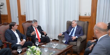 La provincia respaldará una presentación nacional junto a Catamarca, para abordar los desafíos del sector industrial.