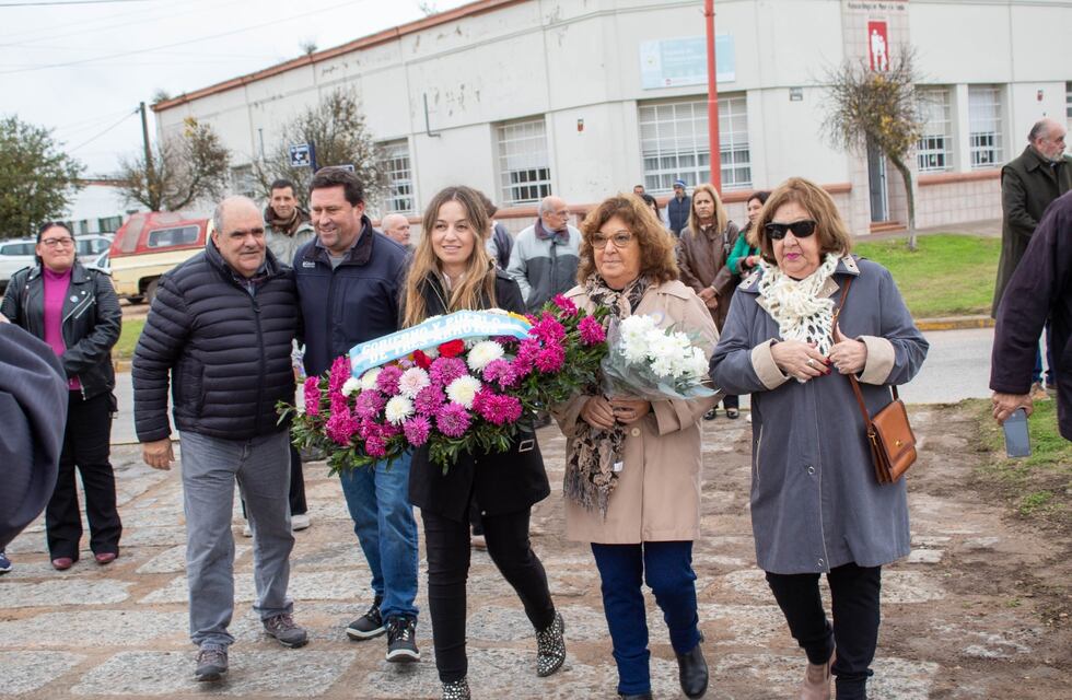 Tres Arroyos: ofrenda floral al conmemorarse el 41º aniversario del fallecimiento de Héctor Ricardo Volponi