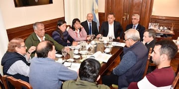 Desde las 9.30 los ministros de Gobierno y Justicia, Educación y Economía y Producción recibirán al Frente Gremial Docente.