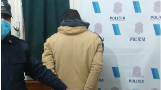 Robó una bandera en la cancha, agredió a la policía y fue aprehendido