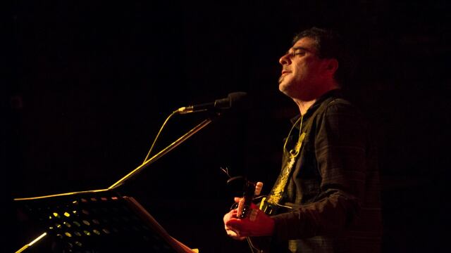 El cantautor uruguayo volverá a presentarse en la ciudad el próximo jueves en El Patio, donde interpretará sus nuevas canciones.