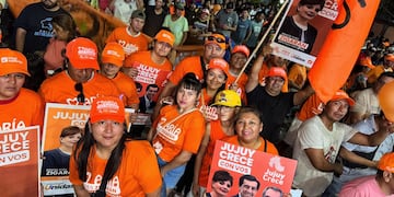 Militantes y dirigentes de la zona del Ramal presentes en el acto de cierre de campaña de Jujuy Crece, en San Pedro.