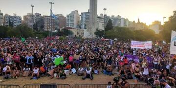 El Monumento Nacional a la Bandera vuelve a ser el telón de fondo para el acto central.