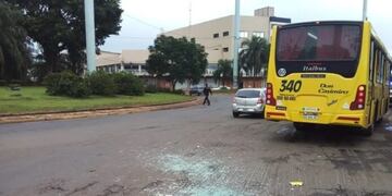 Choque entre dos colectivos urbanos de Posadas dejó a un menor herido.