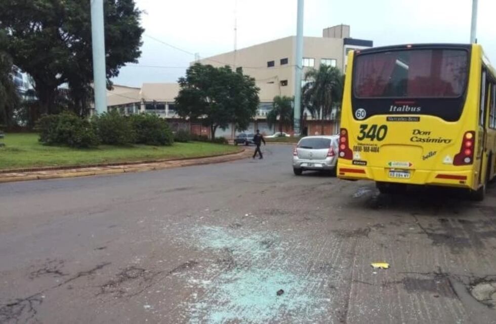 Choque entre dos colectivos urbanos de Posadas dejó a un menor herido