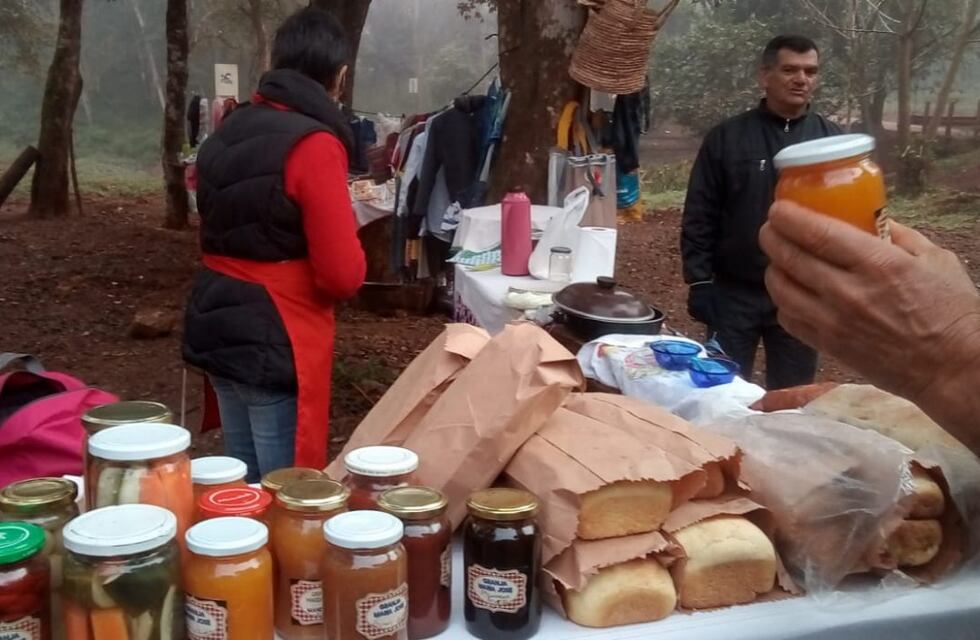 Se realizó venta de productos de emprendedores en la feria Mboca-í
