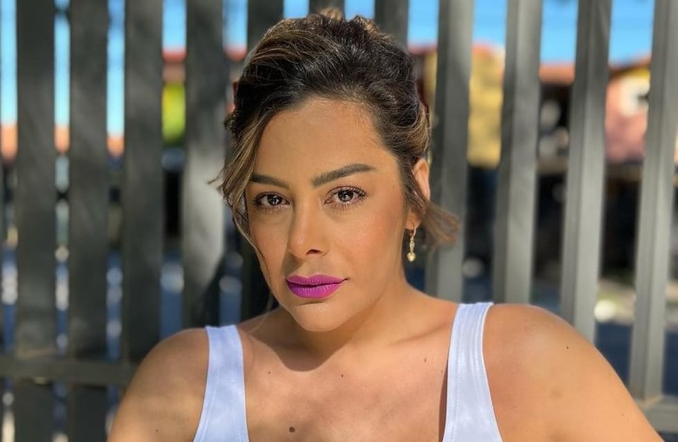 Larissa Riquelme tiñó de rojo Instagram con un conjunto de lencería para celebrar el amor