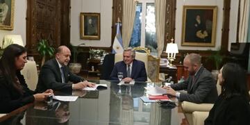 Alberto Fernández y Omar Perotti en Casa Rosada