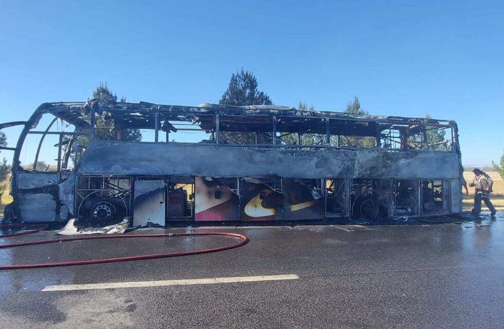 El chofer del colectivo incendiado: “No pude hacer nada. En un instante se prendió fuego todo”