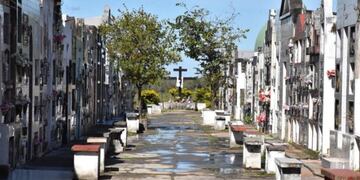 Los destrozos se produjeron en el cementerio San Isidro Labrador (La Dos).