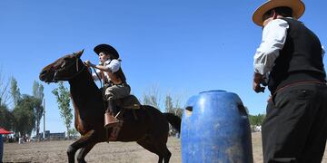 Cada 10 de noviembre, en honor al Día de la Tradición, se hacen celebraciones en todo el país con desfiles de gauchos, jineteadas y comidas típica. Foto José Gutiérrez