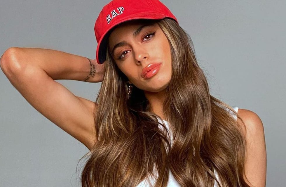 Tini Stoessel asistió a una premiación vestida de novia y sorprendió a sus fanáticos