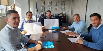 El gobernador Oscar Herrera Ahuad y el ministro de Turismo José María Arrúa con el titular de la cartera de Turismo y Deportes nacional, Matías Lammens