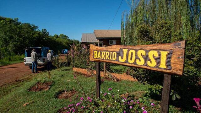 El barrio tiene aproximadamente 28 manzanas y contiene 5 espacios verdes.