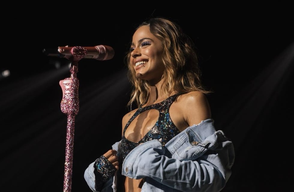 El llanto de Tini Stoessel durante el cierre de su gira y el emotivo gesto de sus bailarinas