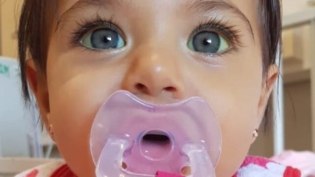 Vecinos venden bonos para ayudar a Zoe y a su familia