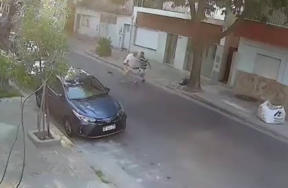 Robo de auto en Rosario: balearon a un matrimonio y se viralizó el video