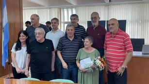 Marilú Colautti junto a otros colegas, en el reconocimiento a la trayectoria de la periodista