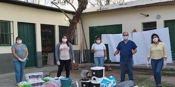 Vecinos de Molinos juntan donaciones.