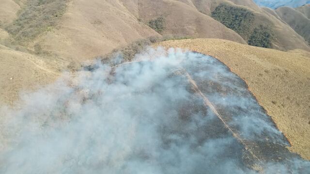 Las llamas ya consumieron más de 100 hectáreas en una zona de difícil acceso.
