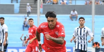 Sarmiento de La Banda, equipo del tesorero de la AFA, perdió la chance por el tercer ascenso a la Primera Nacional, ante Los Andes (Prensa Los Andes).