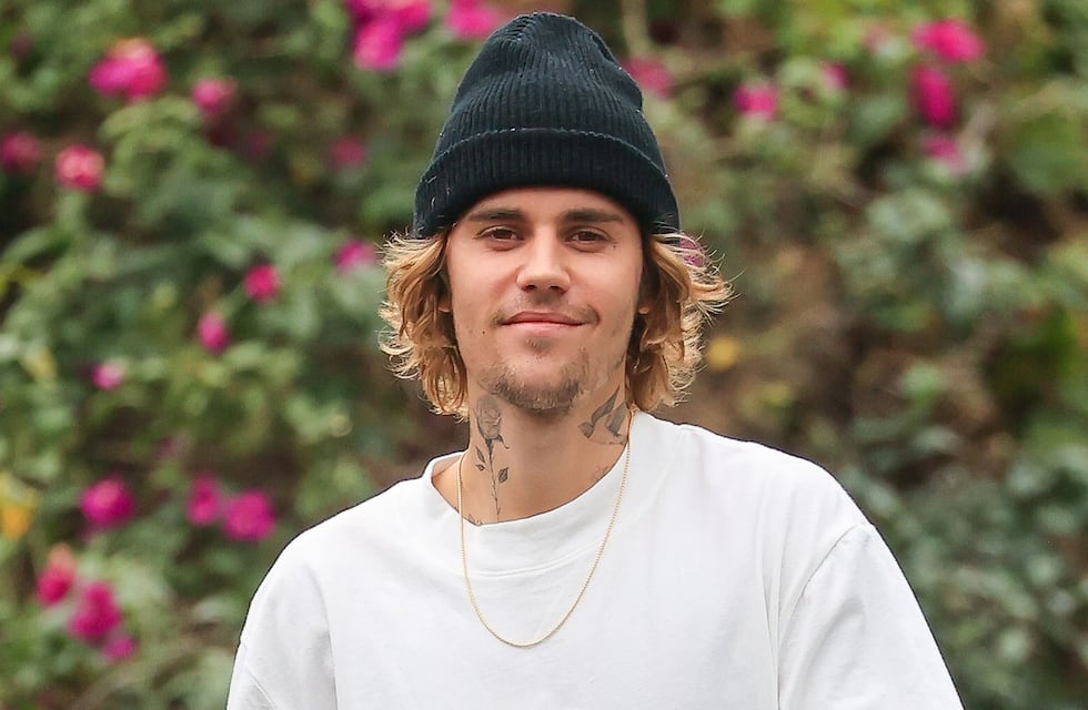 Justin Bieber sufrió parálisis facial y suspendió sus shows por un mes