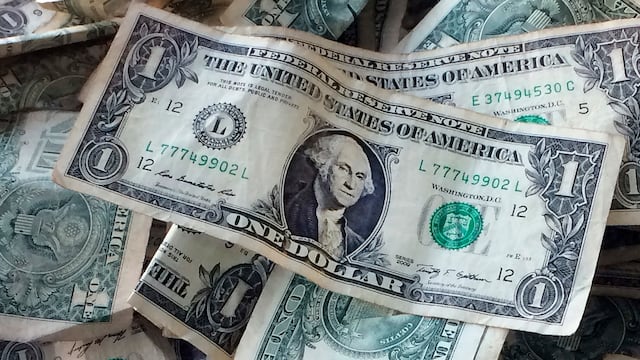 El valor del dólar blue en Córdoba en el último viernes de junio. (AP Foto/Mark Lennihan, Archivo)