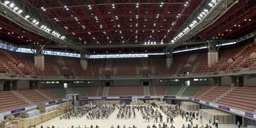 En el Aconcagua Arena, del  Parque San Martin, se vacunba a los docentes del Gran Mendoza. Orlando Pelichotti/Los Andes