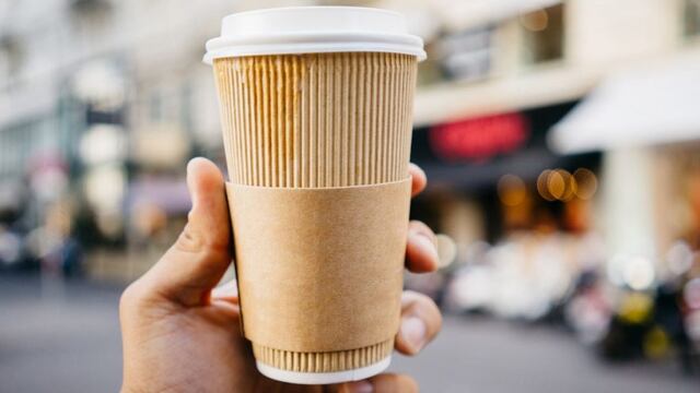 Fue a una cafetería, le cobraron el vaso descartable y se quejó en Instagram: “Lo más cualquiera del mundo”