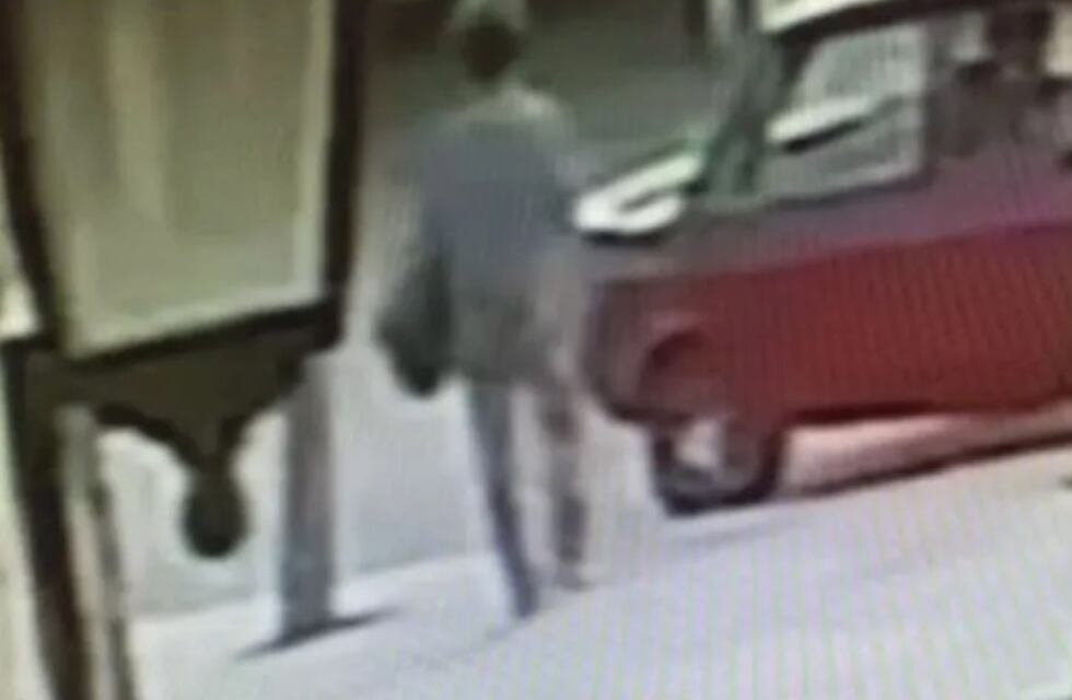 Cuidaban a una anciana y ahora las acusan de robarle casi medio millón de pesos