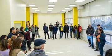Autoridades y representantes de instituciones deportivas recorrieron el nuevo gimnasio de Ushuaia