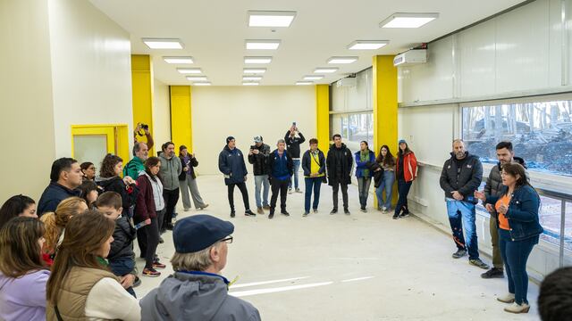 Autoridades y representantes de instituciones deportivas recorrieron el nuevo gimnasio de Ushuaia