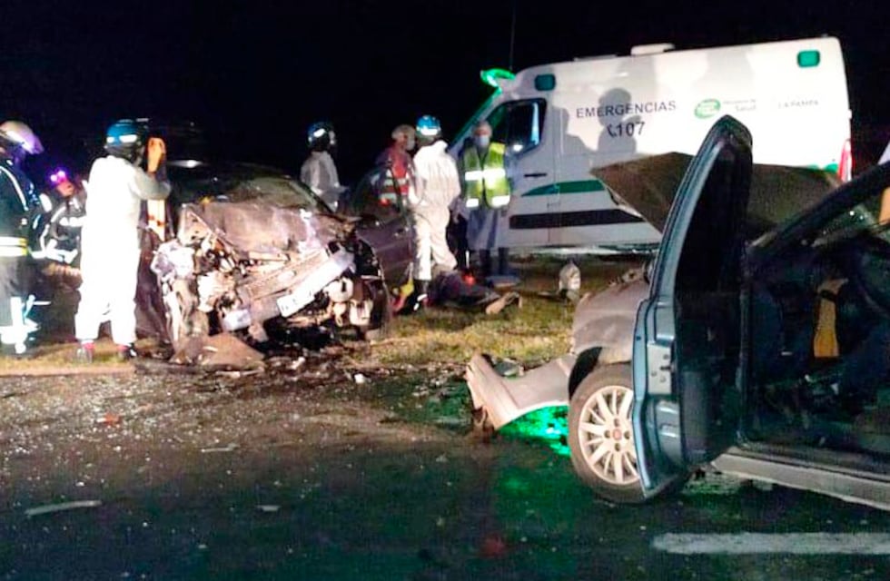 Dos autos chocaron de frente cerca de Realicó y falleció una mujer cordobesa